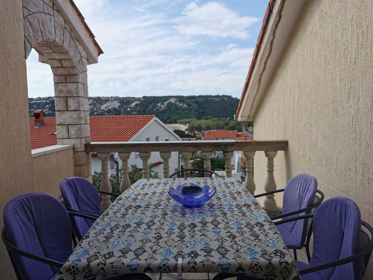 Apartments Miranda Lopar Exterior photo