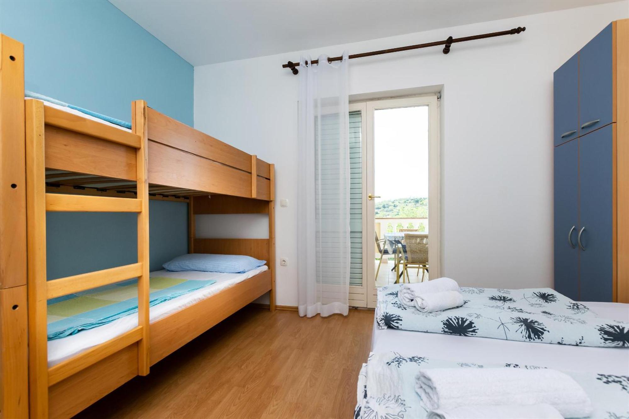 Apartments Miranda Lopar Exterior photo