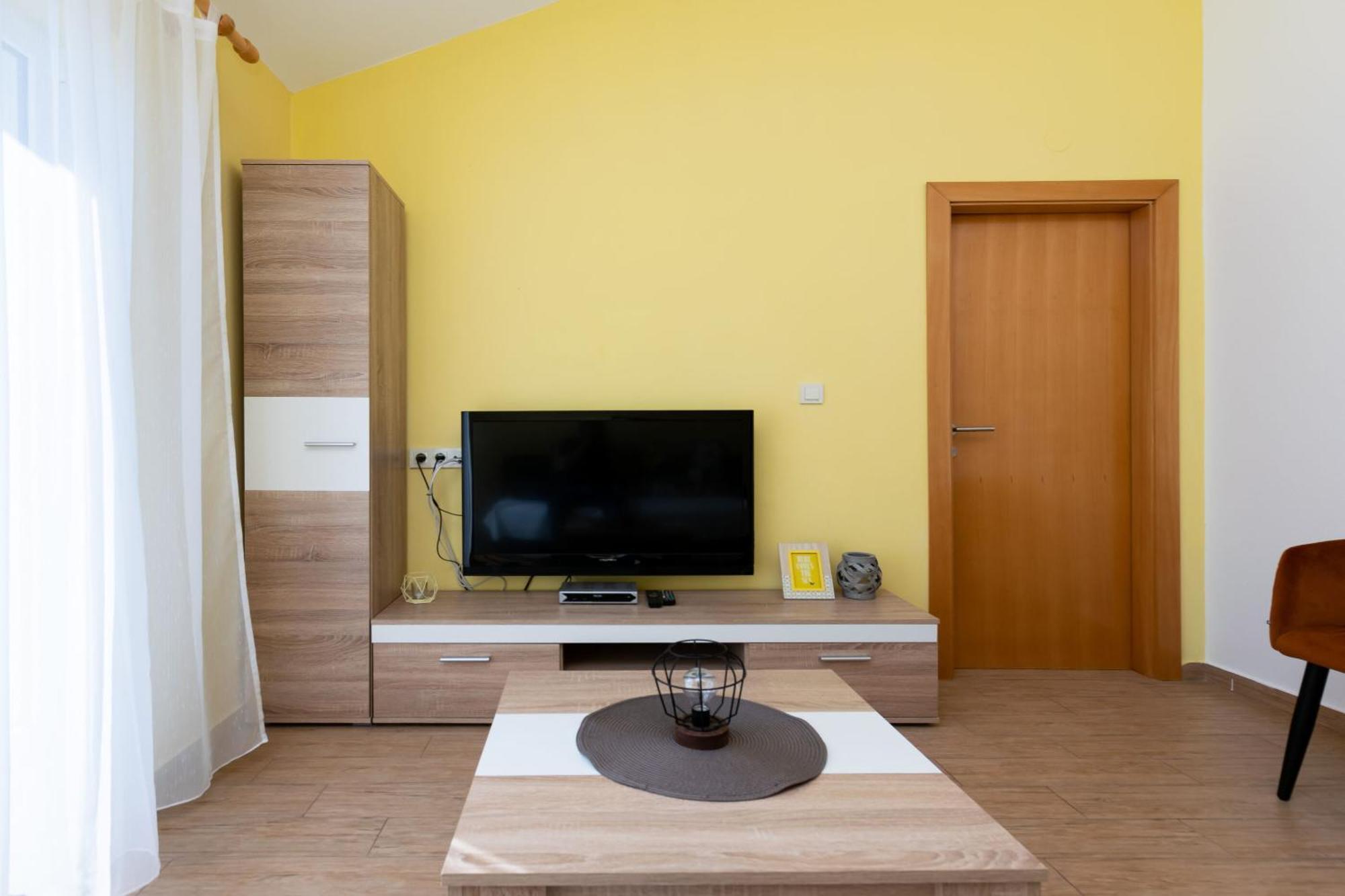Apartments Miranda Lopar Exterior photo